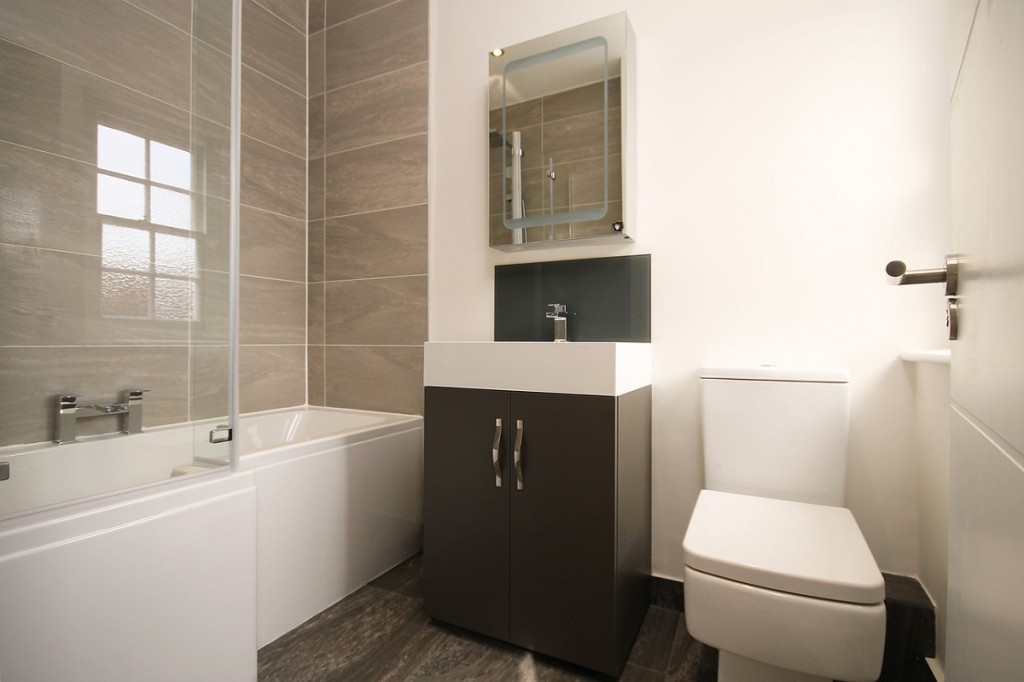 premier construction des moines iowa bathroom cleaning tips