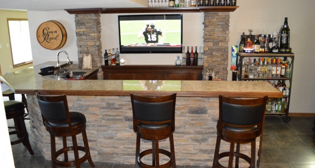 premier construction, custom basement, finished basement, finished lower level, basement design, basement bar, home bar, lower level bar